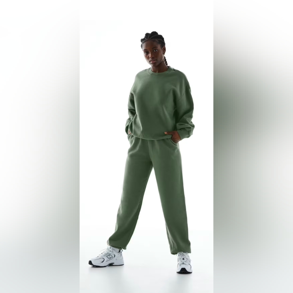 NWOT - Small - Aritzia - The Super Puff™ Oversized Sweatpant in RED